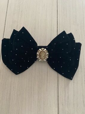 Black Velvet Bow Hair Clip with Cameo Accent - Unbranded